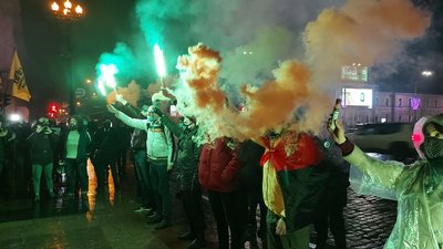 "Вимагаємо об'єктивності". Харків'яни під стінами ОДА привітали Сергія Стерненка з днем народження "Вимагаємо об'єктивності". Харків'яни під стінами ОДА привітали Сергія Стерненка з днем народження