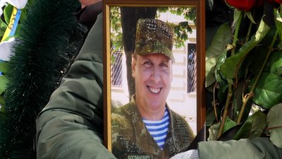 У Житомирі попрощалися з двома десантниками – Артемом Пастовенським і Максимом Богдановичем У Житомирі попрощалися з двома десантниками – Артемом Пастовенським і Максимом Богдановичем