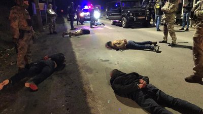 "Хотіли контролювати регіон". Поліція розказала подробиці затримання банди на Закарпатті