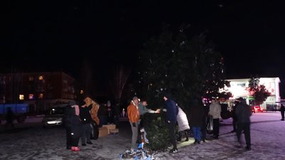 У центрі Олександрії впала ялинка У центрі Олександрії впала ялинка
