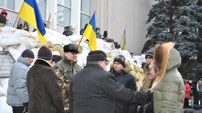 "Мене лежачу били по спині": що відомо про полтавський Євромайдан "Мене лежачу били по спині": що відомо про полтавський Євромайдан