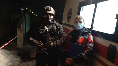 Напав на медиків "швидкої": у Черкасах поліція затримала чоловіка