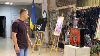 У Тернополі волонтери "Правого сектору" організовують благодійний аукціон