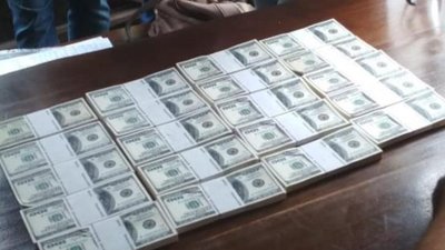 У Кабмін за 200 тисяч доларів. Затримали лучанина який "продавав" посади в уряд У Кабмін за 200 тисяч доларів. Затримали лучанина який "продавав" посади в уряд