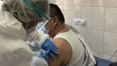 60 медиків ужгородської райлікарні вакцинували від COVID-19 60 медиків ужгородської райлікарні вакцинували від COVID-19