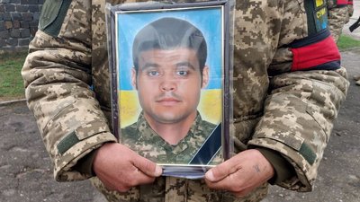 У Сумах попрощалися із 44-річним воїном Романом Мішкоєм