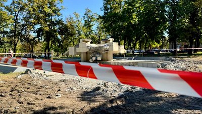 Модерністський фонтан Дарниця