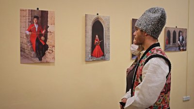 60 світлин експонуються на фотовиставці "В об'єктиві – Миколаївщина багатонаціональна" 60 світлин експонуються на фотовиставці "В об'єктиві – Миколаївщина багатонаціональна"