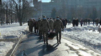 Покладання квітів з нагоди вшанування загиблих учасників Революції Гідності Покладання квітів з нагоди вшанування загиблих учасників Революції Гідності