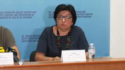 Експертка з питань дитячої імунології Галина Бенько каже, що у світі кожні 5-6 років виникають спалахи кору Експертка з питань дитячої імунології Галина Бенько каже, що у світі кожні 5-6 років виникають спалахи кору