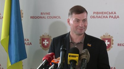 "Люди в піджачках сидять і дерибанять" — у Рівному пройшла акція "Гроші на ЗСУ, а не на дороги" "Люди в піджачках сидять і дерибанять" — у Рівному пройшла акція "Гроші на ЗСУ, а не на дороги"
