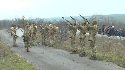 Загинув від кулі снайпера. На Миколаївщині прощалися з морським піхотинцем Загинув від кулі снайпера. На Миколаївщині прощалися з морським піхотинцем