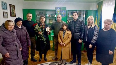 Мати, бабуся та рідні Назара Махневича Мати, бабуся та рідні Назара Махневича