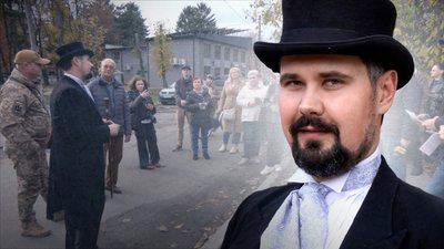 Роман Григор'єв проводить екскурсію у Барі