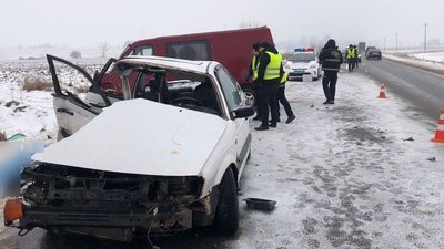 В аварії на Волині загинув чоловік: зіштовхнулися легковик та мікроавтобус В аварії на Волині загинув чоловік: зіштовхнулися легковик та мікроавтобус