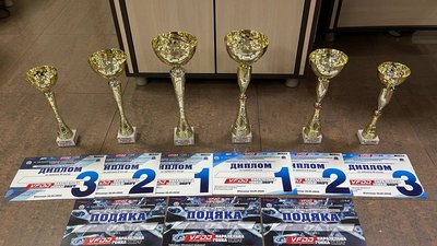 "Паралельна гонка". У Вінниці проходить зимовий чемпіонат з дріфтингу