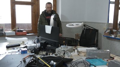 На Івано-Франківщині військові та волонтери збирають РЕБи На Івано-Франківщині військові та волонтери збирають РЕБи