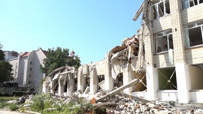 "Ми відбудуємо наш ліцей і над ним майорітиме жовто-блакитний стяг, як символ незламності" – директор Іван Денисюк "Ми відбудуємо наш ліцей і над ним майорітиме жовто-блакитний стяг, як символ незламності" – директор Іван Денисюк