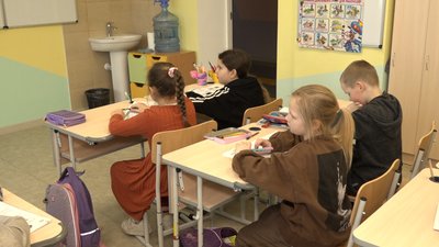 Учні в школі