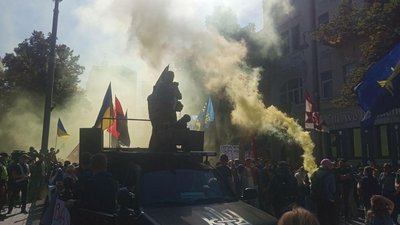 Під Радою влаштували акцію з вимогою створити ТСК у справі "вагнерівців" Під Радою влаштували акцію з вимогою створити ТСК у справі "вагнерівців"