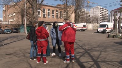 Черкаські студенти-медики допомогають фельдшерам "швидкої" Черкаські студенти-медики допомогають фельдшерам "швидкої"