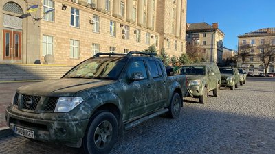 Захищатимуть Черкащину від "шахедів": чотири автомобілі для ППО передали місцеві підприємці