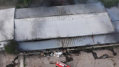 У Миколаєві горіли складські приміщення У Миколаєві горіли складські приміщення