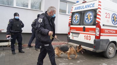 У Львові повідомили про замінування лікарні швидкої допомоги У Львові повідомили про замінування лікарні швидкої допомоги