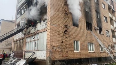 У Кривому Розі горить п`ятиповерхівка: 4 травмованих, 10 людей врятували
