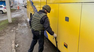 Під Харковом шукали вибухівку в автобусі, який віз прихильників ОПЗЖ