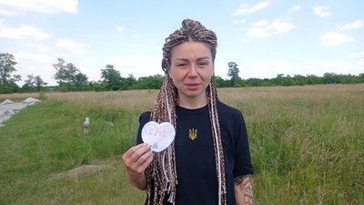 На Дніпропетровщині попрощалися з дворічною дитиною, яка загинула від ракетного удару по передмістю Дніпра На Дніпропетровщині попрощалися з дворічною дитиною, яка загинула від ракетного удару по передмістю Дніпра