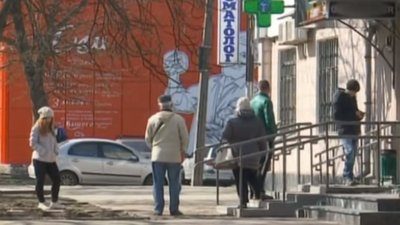 Черга на вулиці, дистанція в метр: як у Сумах працюють аптеки