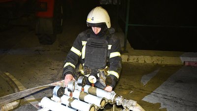 Горіли резервуари із соняшниковою олією. У Миколаєві нічні обстріли спричинили пожежі Горіли резервуари із соняшниковою олією. У Миколаєві нічні обстріли спричинили пожежі