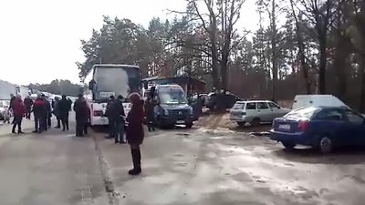 У Нових Яриловичах люди не можуть перетнути кордон через збій в роботі електронної системи митниці У Нових Яриловичах люди не можуть перетнути кордон через збій в роботі електронної системи митниці