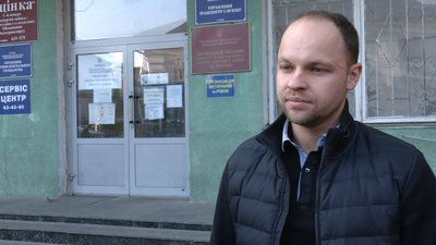 Все одно зрізатимуть: селяни готові подарувати Рівному живу ялинку Все одно зрізатимуть: селяни готові подарувати Рівному живу ялинку