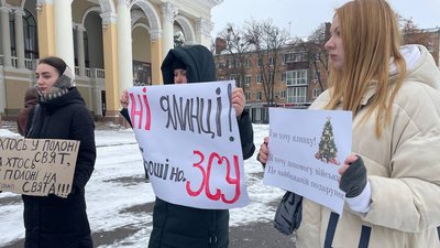 У Полтаві протестували проти встановлення новорічної ялинки: які вимоги У Полтаві протестували проти встановлення новорічної ялинки: які вимоги