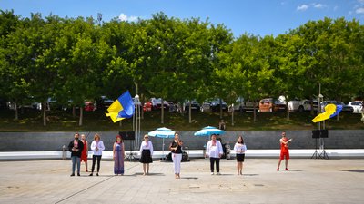 На одеському Ланжероні відзначили День конституції України. ФОТО На одеському Ланжероні відзначили День конституції України. ФОТО