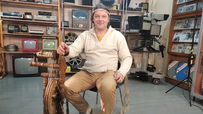 Працівники Суспільне Житомир долучилися до прядіння конопляної "Нитки єдності" Працівники Суспільне Житомир долучилися до прядіння конопляної "Нитки єдності"