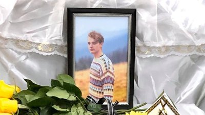 У Тернополі попрощалися з Дмитром Мудрим, який врятував із пожежі двох дітей