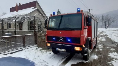 Підтоплені подвір’я й підвали у будинках: на Закарпатті усувають наслідки негоди