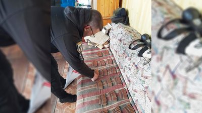 У жителя Чернігівського району правоохоронці вилучили наркотики, 200 набоїв, димові ручні гранати та порох