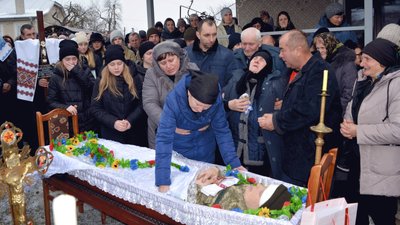 На Тернопільщині попрощалися із двома військовослужбовцями На Тернопільщині попрощалися із двома військовослужбовцями