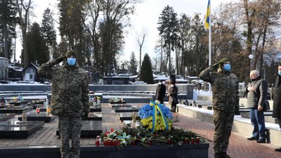 104-та річниця бою під Крутами. У Львові вшанували пам'ять загиблих 104-та річниця бою під Крутами. У Львові вшанували пам'ять загиблих