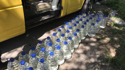 Вилучили понад 300 літрів: на Черкащині на блокпосту затримали водіїв, які везли спиртову суміш Вилучили понад 300 літрів: на Черкащині на блокпосту затримали водіїв, які везли спиртову суміш