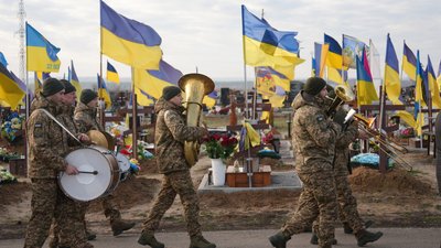 Оркестр на прощанні з військовими