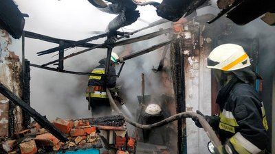 Дніпровські рятувальники загасили пожежу у приватному секторі