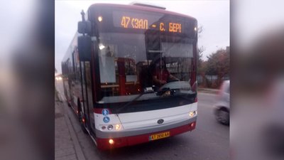 Не дав забрати дітей. Прикарпатський водій не впустив жінку в автобус