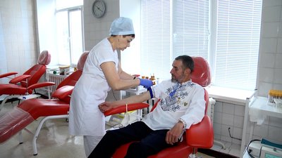 Здав понад сто літрів крові – житомирянин Сергій Ващенко займається донорством більше тридцяти років