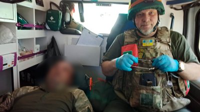 Як прикарпатець Володимир Молдавчук керує громадою з фронту та рятує українських військових на передовій