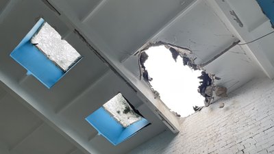 Обстріли Херсона: військові РФ поцілили у будинки, спортзали та стадіони Обстріли Херсона: військові РФ поцілили у будинки, спортзали та стадіони
